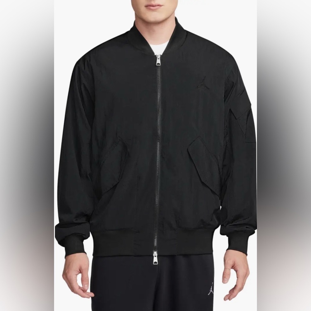 Jordan Essentials Lightweight Nylon Renegade Jacket Medium